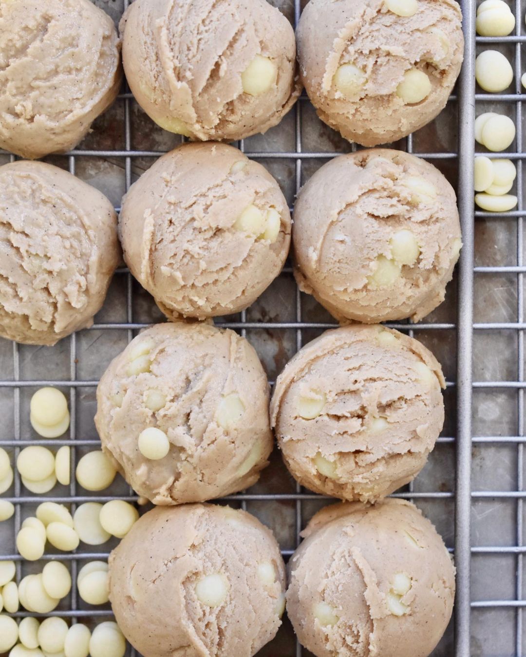 WHITE CHOCOLATE MACADAMIA COOKIE DOUGH