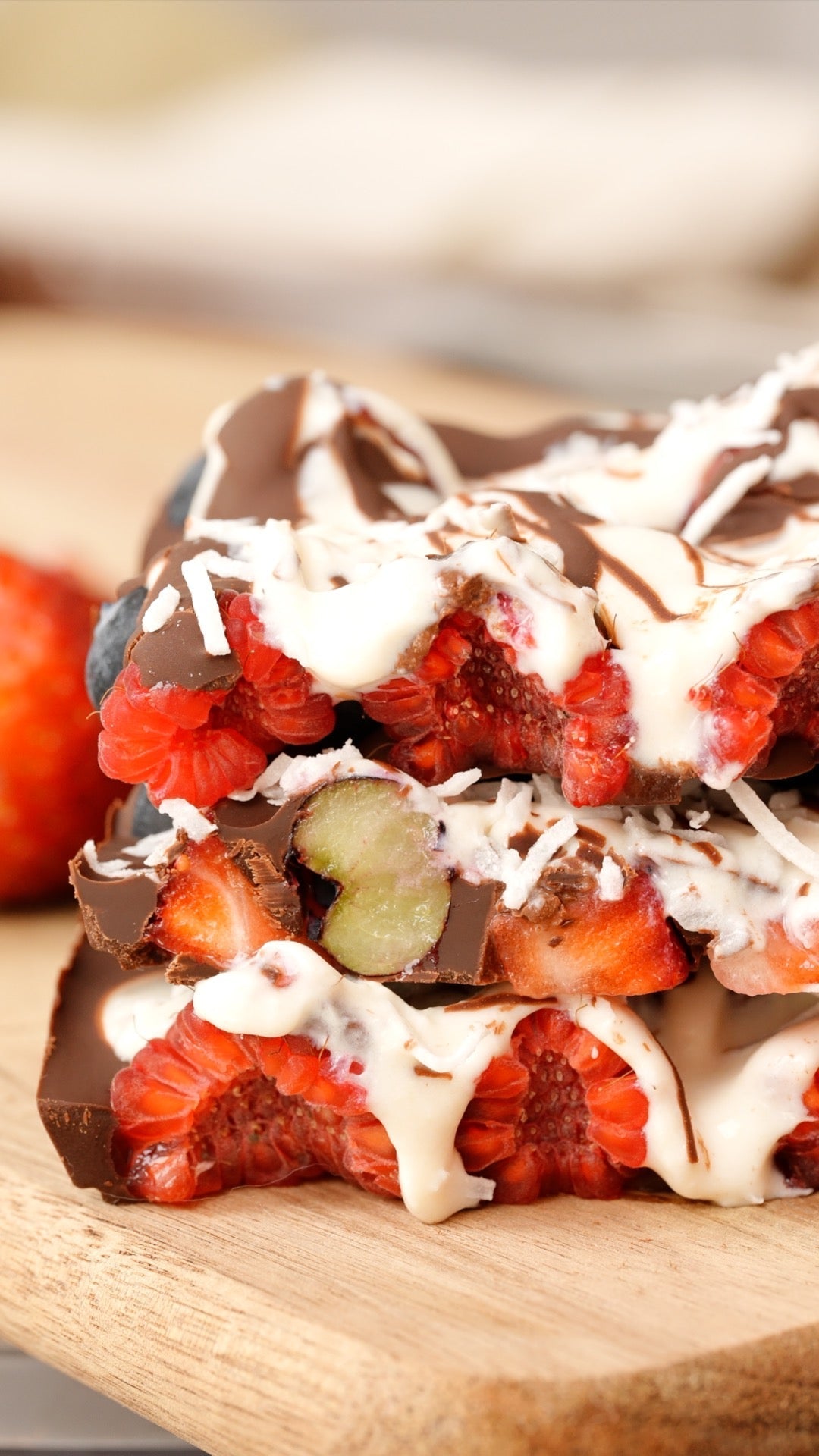 Berry Yoghurt Chocolate Bar - Nuzest AU